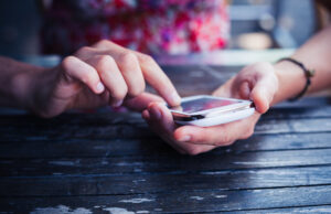 Adesca una 12enne su Instagram | Pedofilo arrestato in flagranza di reato