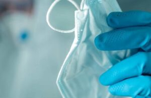 Sequestrati 2,7 milioni di mascherine “non idonee” usate da medici sardi