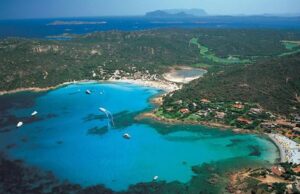 Ha molestato due ragazzine in spiaggia, arrestato un 81enne