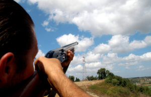 Spara col fucile e si ferisce all’addome, grave giovane cacciatore