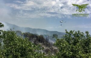 Incendi a Loceri e Galtellì: intervengono due elicotteri