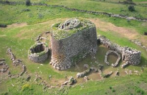 “Illuminiamo i nostri nuraghi”, l’idea di Mauro Pili torna in aula consiliare