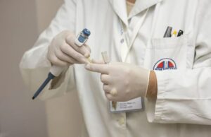 Epatite C, mancano i fondi: cure a rischio per 10 mila pazienti