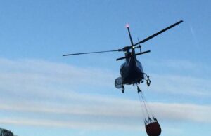 Vasto incendio a Muravera: in azione un elicottero