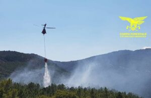 Vasto incendio a Ollastra Simaxis: interviene un elicottero