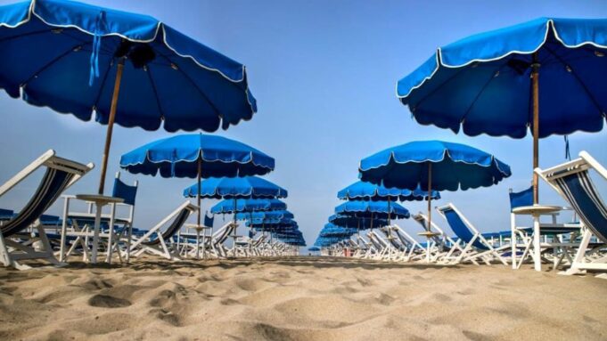 Covid, estate. Speranza: “Più libertà se si vaccina la maggior parte della popolazione”