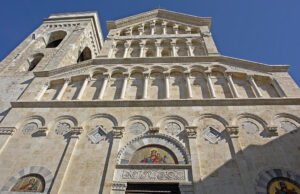 La Chiesa di Cagliari è in fibrillazione: avvistato il prete social scomunicato