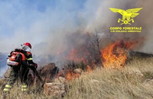 Fiamme a Barrali, in azione due elicotteri del Corpo Forestale