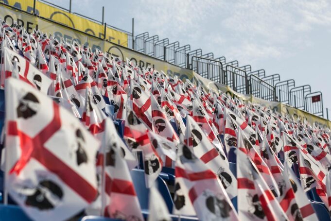Crolla la reputazione del calcio italiano, ma il Cagliari piace ancora
