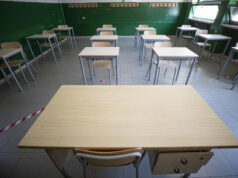 Ragni in aula: chiusa per disinfestazione la scuola di via Garavetti Scuola banchi covid