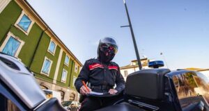 Cagliari: fermati a Sant’Elia dichiarano di avere “necessità di droga”, multati per violazione della ‘zona arancione’