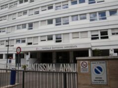 Cosparso di benzina dal vicino | Muore dopo nove giorni di agonia