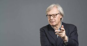 Vittorio Sgarbi in Sardegna per raccontarne la bellezza (e la bruttezza)