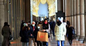 Super Green pass, sì della Confesercenti: l’importante è salvare il Natale