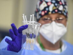 Focolaio su portaerei inglese: oltre 100 contagiati, erano tutti vaccinati