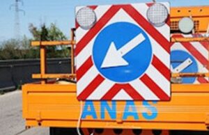 Iglesias, cadono detriti sulla SS 126: traffico rallentato