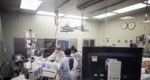 Covid, nell’isola diminuiscono i contagi ma aumentano i ricoveri e gli isolamenti Covid