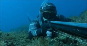 Tragedia nelle acque di Sarroch: muore un sub di 61 anni pesca sub