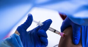 Il Belgio blocca AstraZeneca sotto i 56 anni