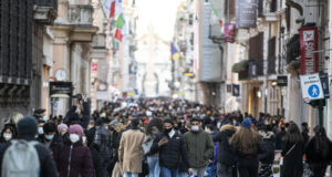 Decreto Covid: ecco tutte le nuove regole, spostamenti, asporto e seconde case Roma assembramento