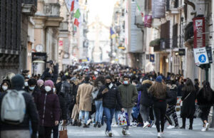 Decreto Covid: ecco tutte le nuove regole, spostamenti, asporto e seconde case Roma assembramento