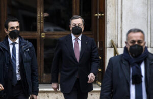 Politica, premier Draghi: “Coprifuoco da subito alle 23, via dal 21 giugno” Draghi