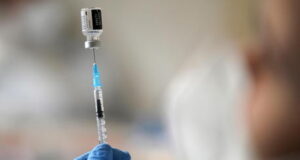 Vaccini, Sardegna apre a somministrazione per gli over 60