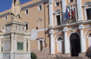 Oristano, multa fino a 500 euro per chi sporca in città Comune Oristano