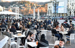 Covid, riaperture dal 26 aprile e pass per spostamenti: come funzioneranno Covid