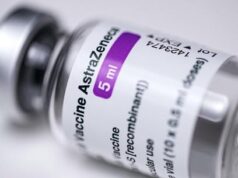 Vaccino AstraZeneca e rare trombosi, Ema: “Possibile legame. Ma benefici superano rischi”