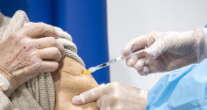 Sanità, Nursing Up: “Ora i farmacisti possono anche fare vaccini anti influenzali”