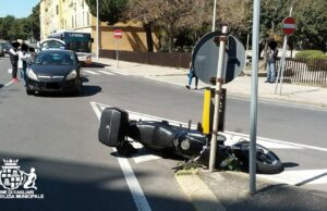 Cagliari, incidente auto-moto a Is Mirrionis: ferito un centauro
