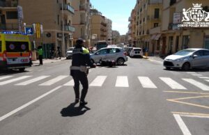 Cagliari, scontro tra scooter e auto: un ferito