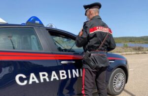 Cagliari: sorpreso a rubare al Poetto colpisce una donna, arrestato