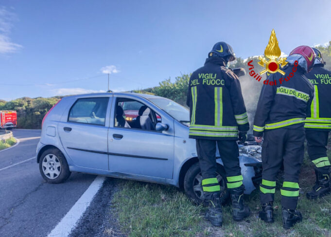 Santa Caterina di Pittinuri, perde controllo dell’auto e finisce fuori strada: illesa