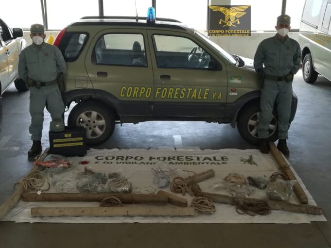 Cabras: piazzava cavetti d’acciaio per catturare cinghiali a Is Arutas, scoperto e denunciato dalla Forestale