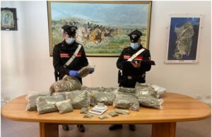 Droga, Olbia: sorpresi con 14.5 kg di marijuana in casa, i carabinieri arrestano un uomo e la compagna