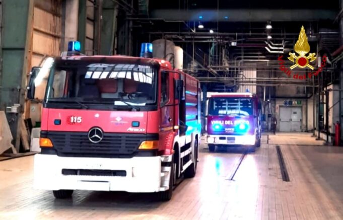 Portovesme, fiamme nella centrale elettrica: in azione i Vigili del Fuoco