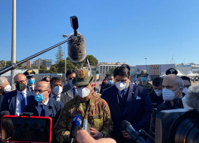 Figliuolo scrive a Solinas: “Vaccinare subito tutti i ragazzi da 12 a 18 anni”