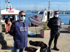 Alghero: pescatori di frodo sorpresi a prelevare ricci a Capo Caccia, tre denunce