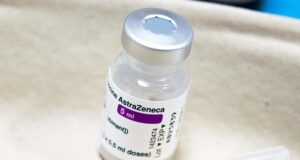 AstraZeneca: vaccino associato a sviluppo trombosi. Nuovo consulto Ema