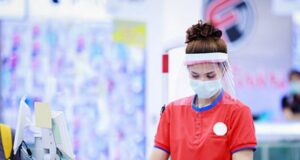 Covid, vaccini. Liberu: “Priorità anche a lavoratori di supermercati, uffici e negozi di beni essenziali” cassier