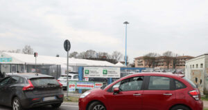 Bottiglia incendiaria contro centro vaccinale a Brescia