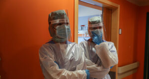 Oltre 23mila casi, 501 morti Il tasso di positività al 6,6%