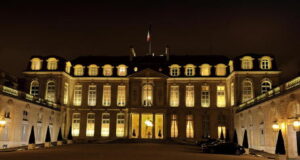 Francia: uomo tenta di entrare all’Eliseo con una molotov