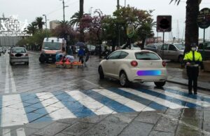 Auto investe pedone in via Roma a Cagliari: un ferito