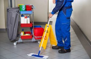 Lavoro, mancato rinnovo contratto: dipendenti appalti di pulizia in stato di agitazione pulizie