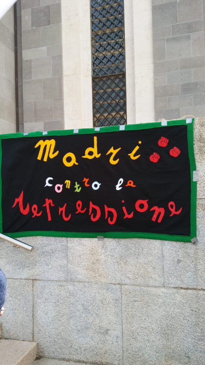 Madri contro la Repressione, sit in davanti al Tribunale di Cagliari
