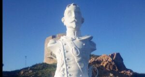 La statua del fondatore di Santa Teresa di Gallura fa infuriare gli indipendentisti sardi