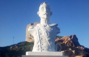 La statua del fondatore di Santa Teresa di Gallura fa infuriare gli indipendentisti sardi